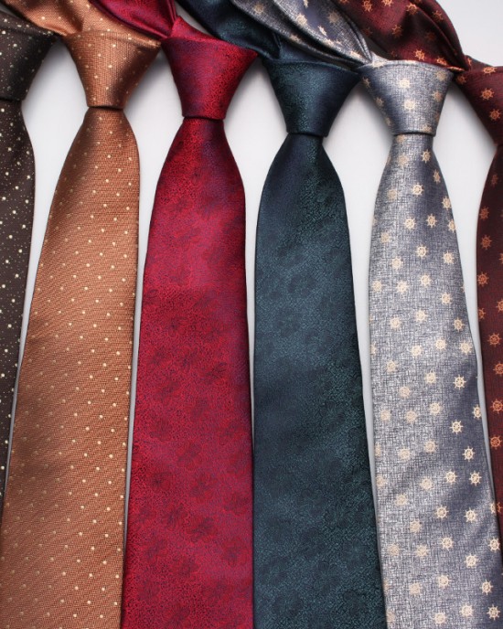 Leier new British-style men's floral heart-shaped tie, polyester hand-knit business tie, ready for wholesale. Leier new British-style men's floral heart-shaped tie, polyester hand-knit business tie, ready for wholesale.