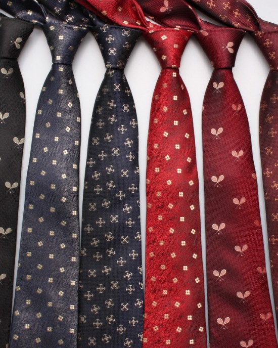 Leier new British-style men's floral heart-shaped tie, polyester hand-knit business tie, ready for wholesale. Leier new British-style men's floral heart-shaped tie, polyester hand-knit business tie, ready for wholesale.