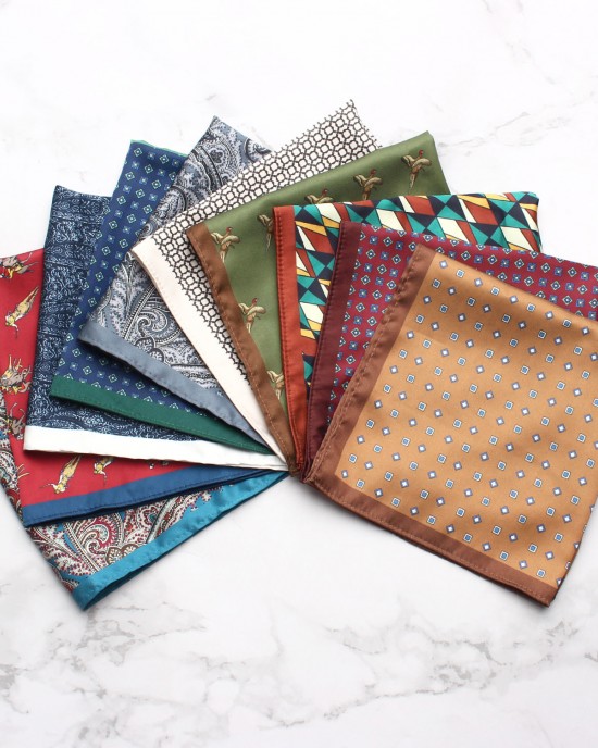 Various styles of polyester printed square handkerchiefs for casual suits and banquets. Shirt chest towels, handkerchiefs, and small squares in stock for wholesale. Various styles of polyester printed square handkerchiefs for casual suits and banquets. Shirt chest towels, handkerchiefs, and small squares in stock for wholesale.
