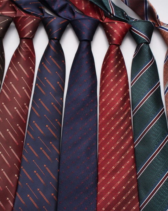 Leier new British-style men's floral heart-shaped tie, polyester hand-knit business tie, ready for wholesale. Leier new British-style men's floral heart-shaped tie, polyester hand-knit business tie, ready for wholesale.